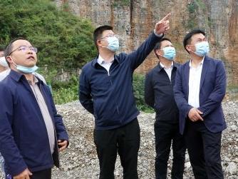 在泼机镇左家沟采石场检查.jpg