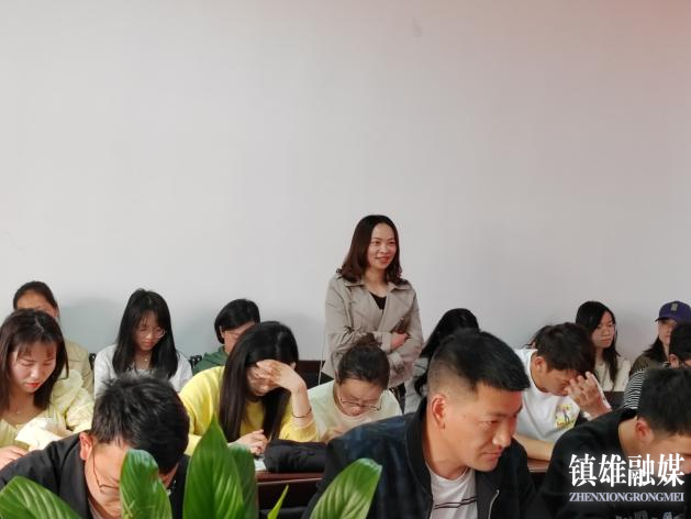 镇雄县第三中学召开第二次统测质量分析大会