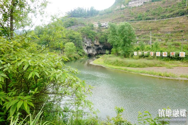 赤水河在果珠乡段 申登朝 胡琼.JPG