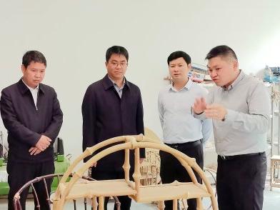 在大关旭红竹文化发展有限公司考察学习3.jpg