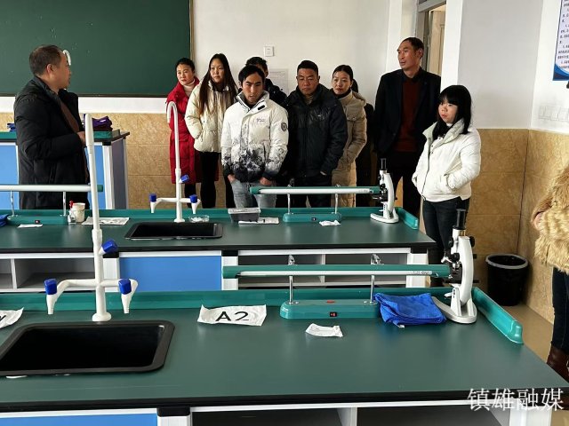 参观实验室.jpg