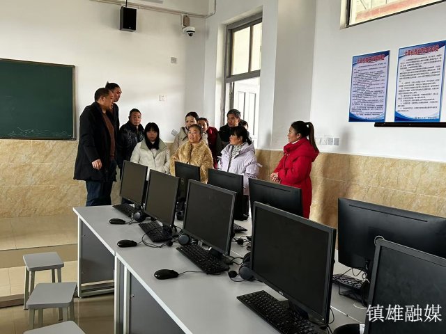 参观微机室.jpg