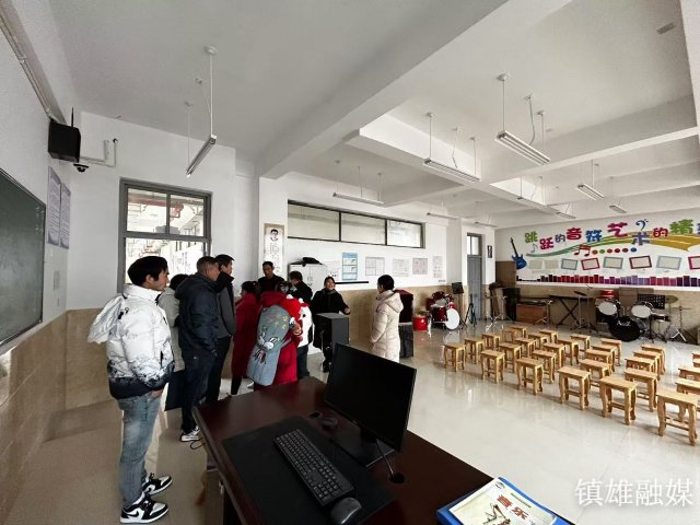 参观音乐室.jpg